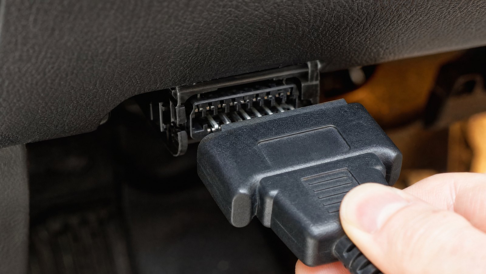 Diagnoză auto OBD — cum funcționează un tester
